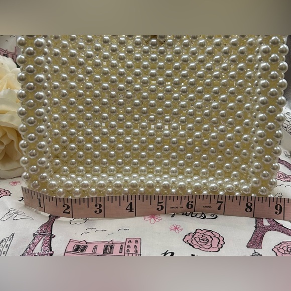 Vintage Pearl Tote. Off White color. Not pure white. Lots of room on inside. - Picture 4 of 8
